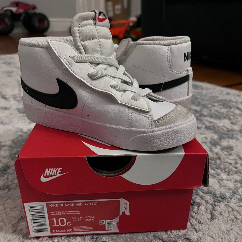 NIKE Blazer MID 77 size 10C 
White And Black 
Used